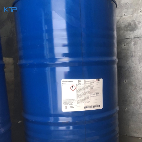 Benzyl alcohol